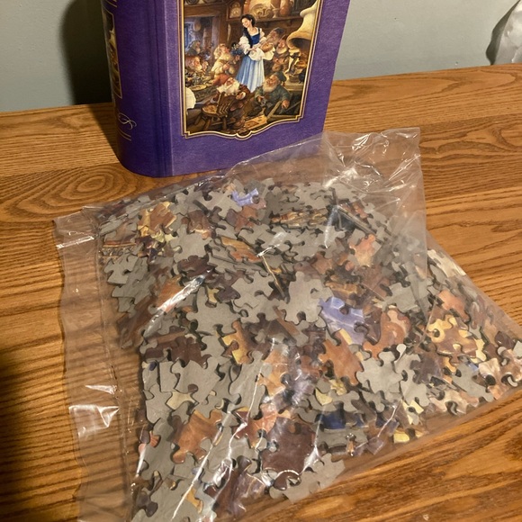 NEW Disney Snow White 500 Pc Puzzle in Book Box - Picture 4 of 5